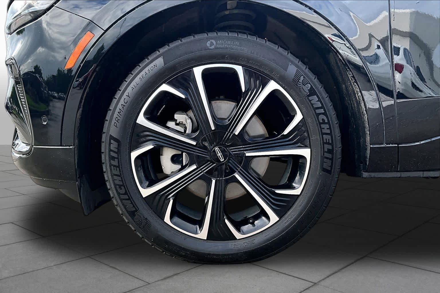 Used 2024 Lincoln Nautilus Reserve w/ Equipment Group 203A AWD/4WD image 9