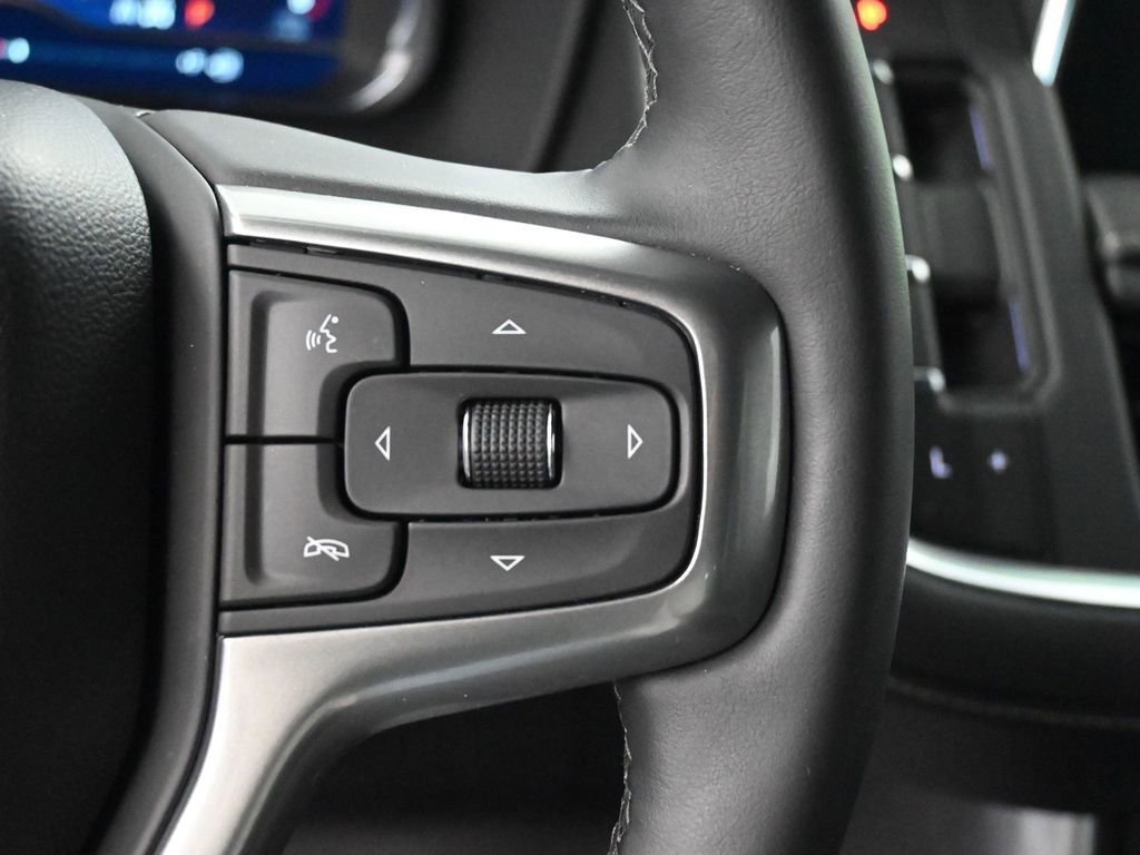 Used 2024 Chevrolet Suburban Premier image 38