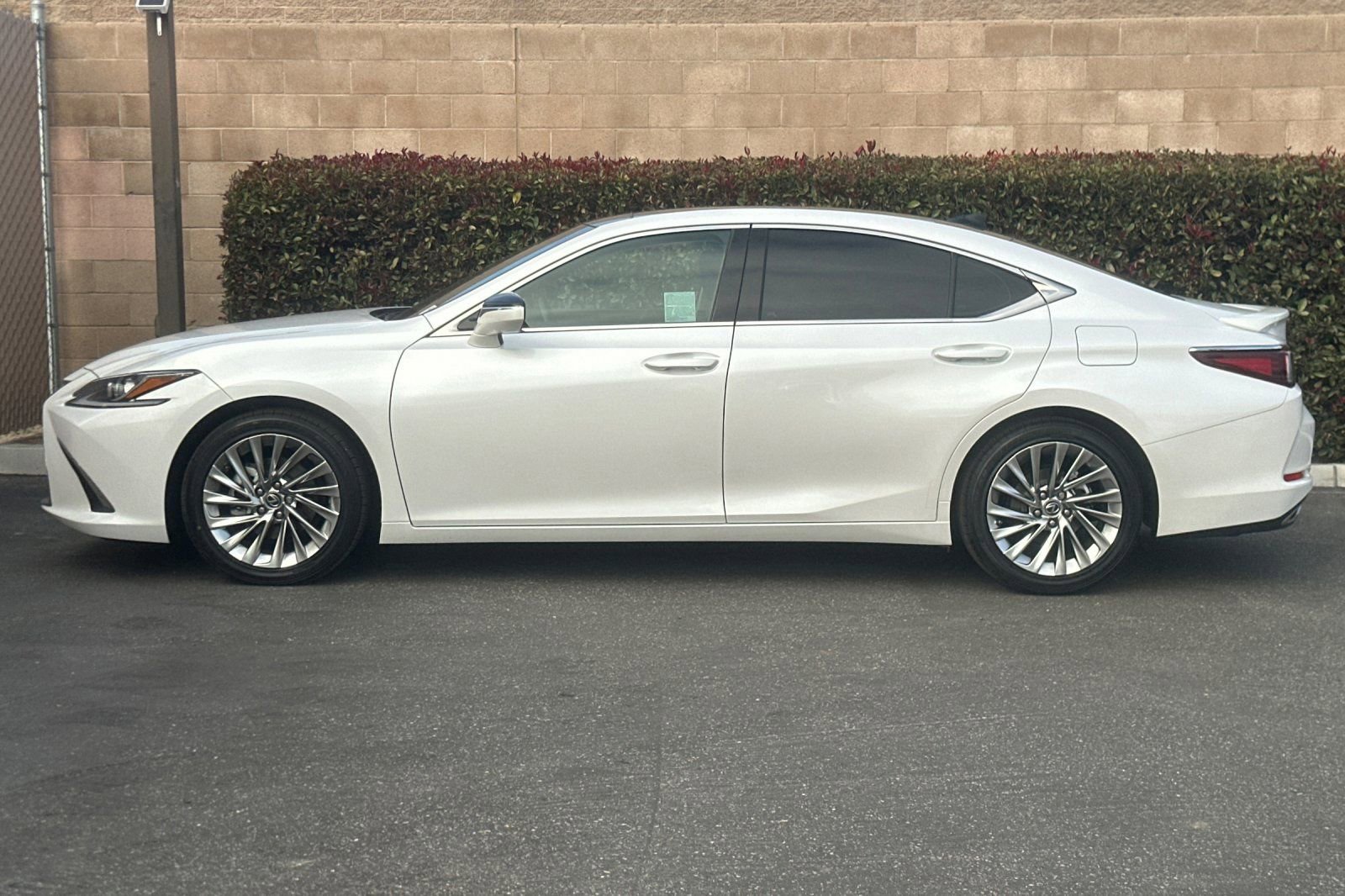 Used 2023 Lexus ES 350 Luxury image 7