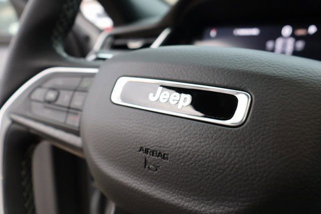 New 2025 Jeep Grand Cherokee Altitude image 22