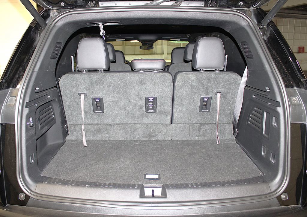 Used 2025 Chevrolet Traverse Z71 w/ LPO, Floor Liner Package AWD/4WD image 40