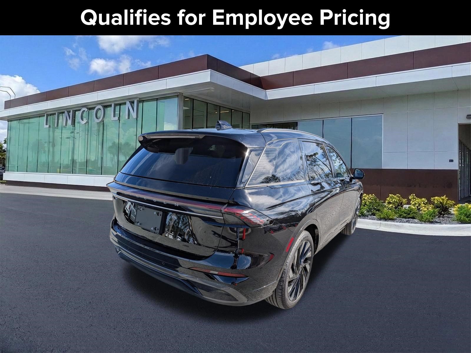 New 2026 Lincoln Nautilus Reserve w/ Jet Appearance Package AWD/4WD image 4