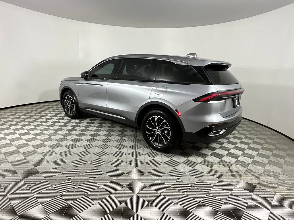 Used 2025 Lincoln Nautilus Premier AWD/4WD image 3