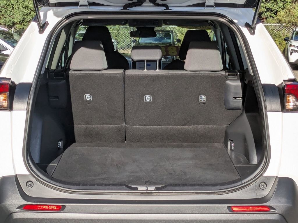 Used 2024 Toyota RAV4 XLE FWD image 25