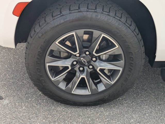 Used 2024 Chevrolet Suburban Z71 w/ Luxury Package image 12