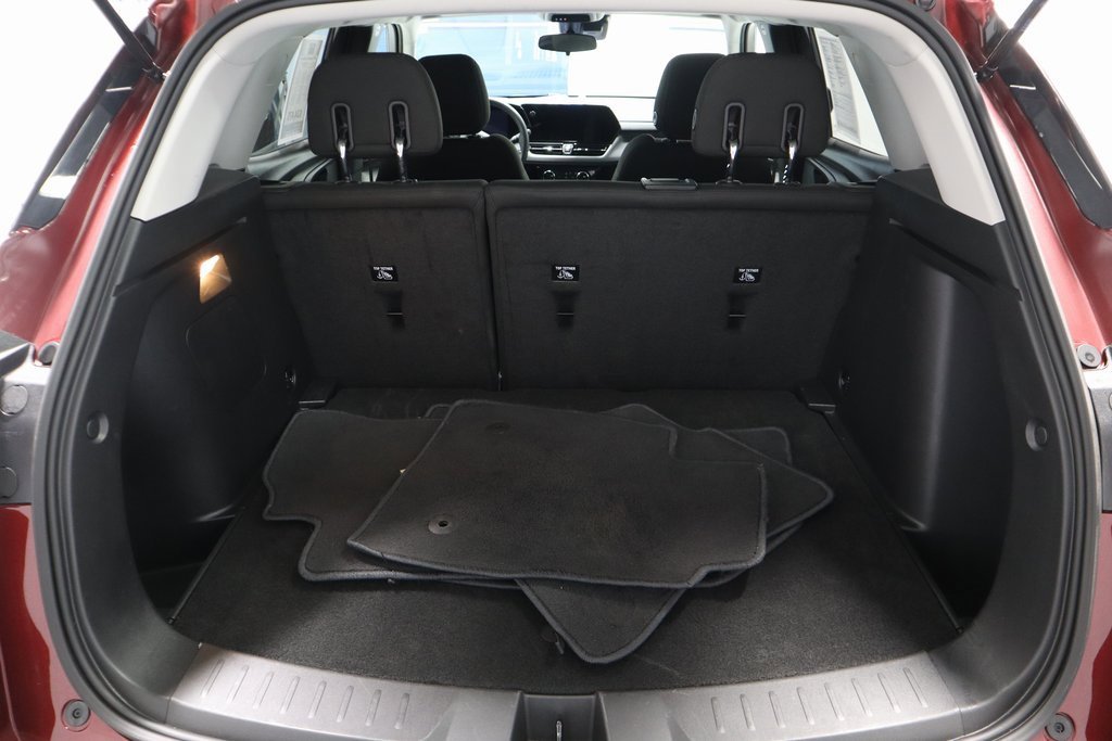 Used 2025 Chevrolet TrailBlazer LT w/ Driver Confidence Package image 17