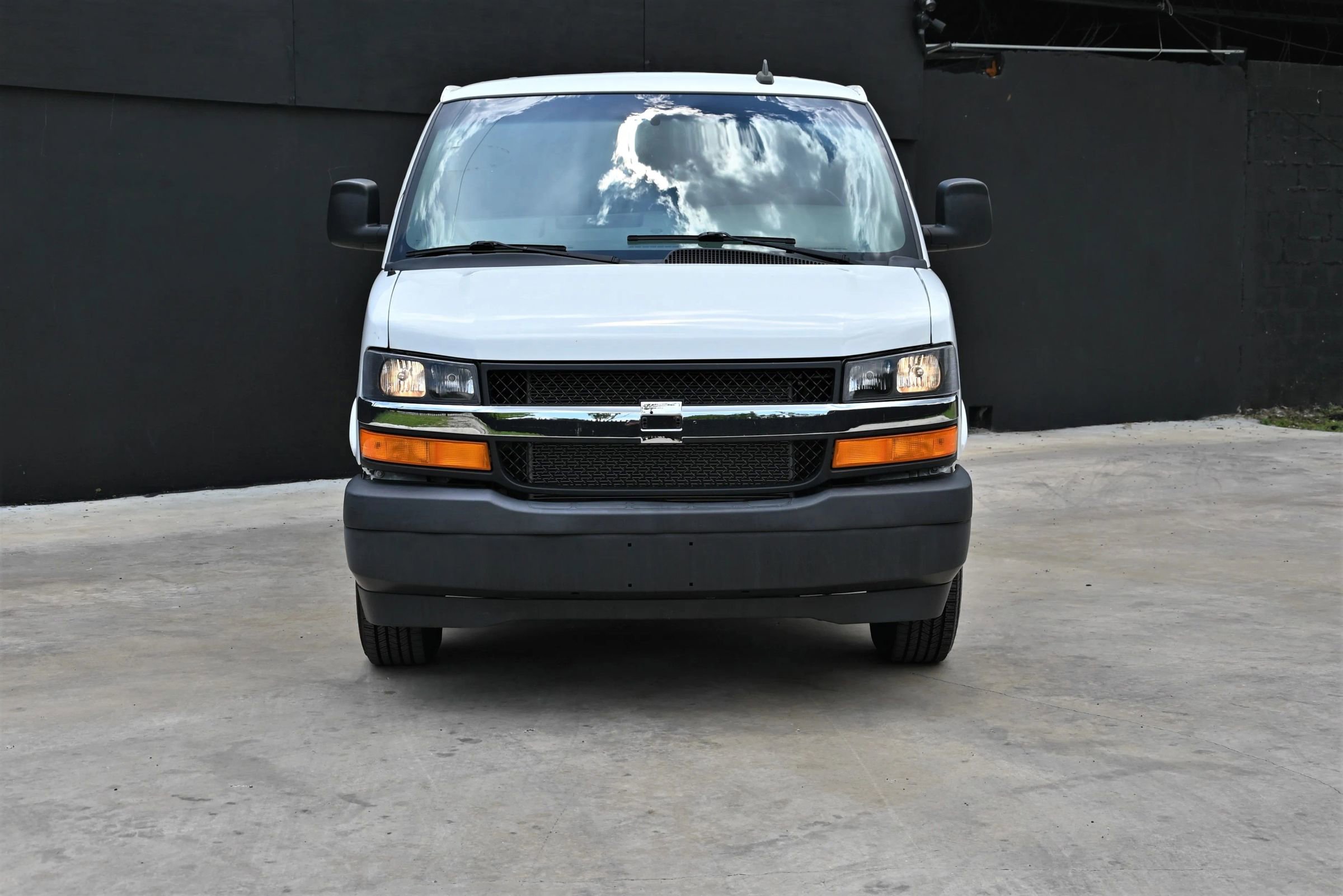 Used 2021 Chevrolet Express 2500 w/ Driver Convenience Package RWD image 2