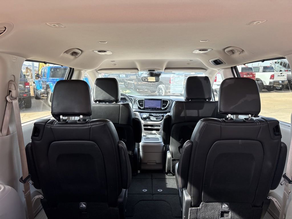 Used 2024 Chrysler Pacifica Touring-L FWD image 48