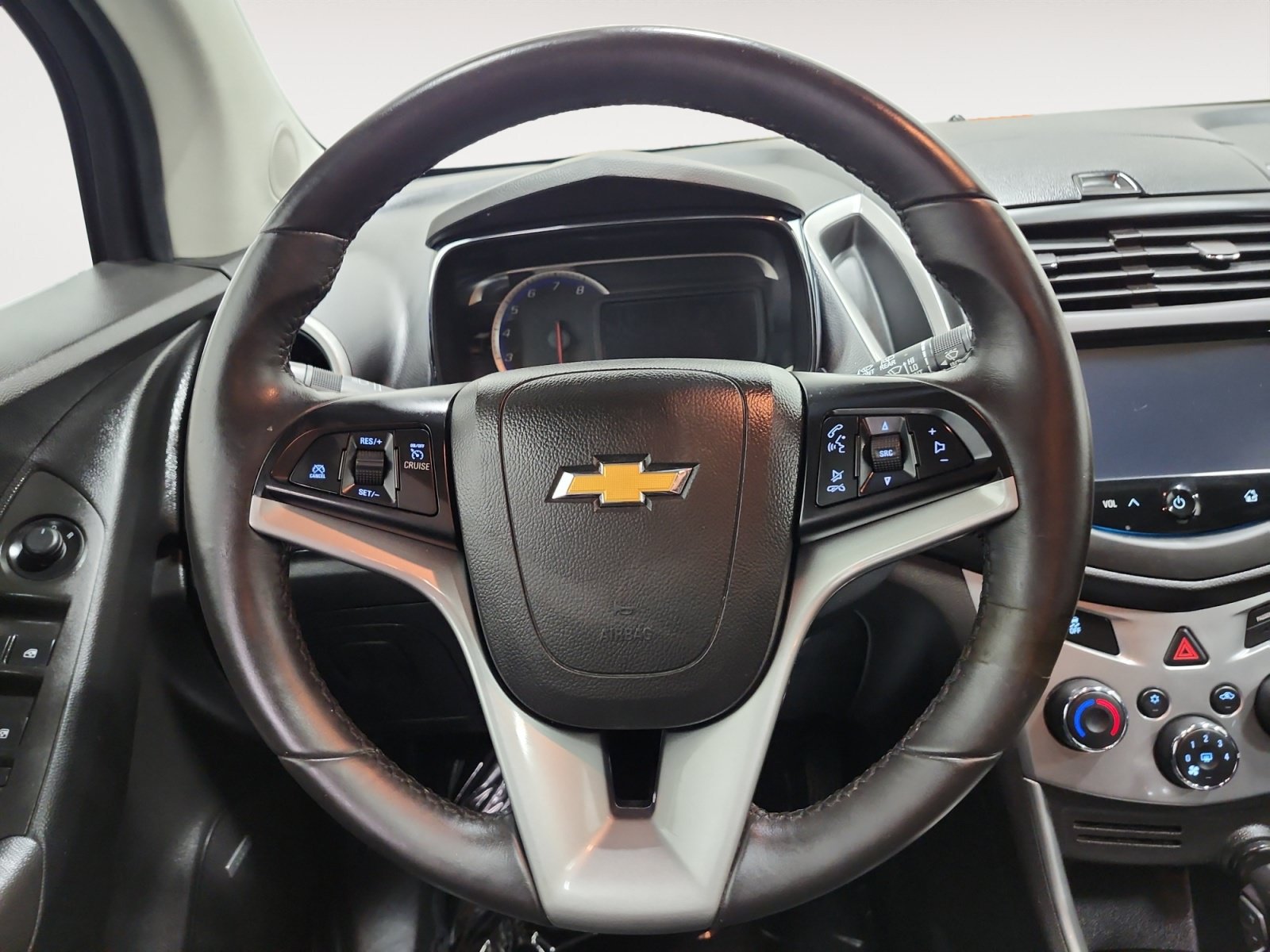 Used 2016 Chevrolet Trax LT w/ LT Sun and Sound Package FWD image 12