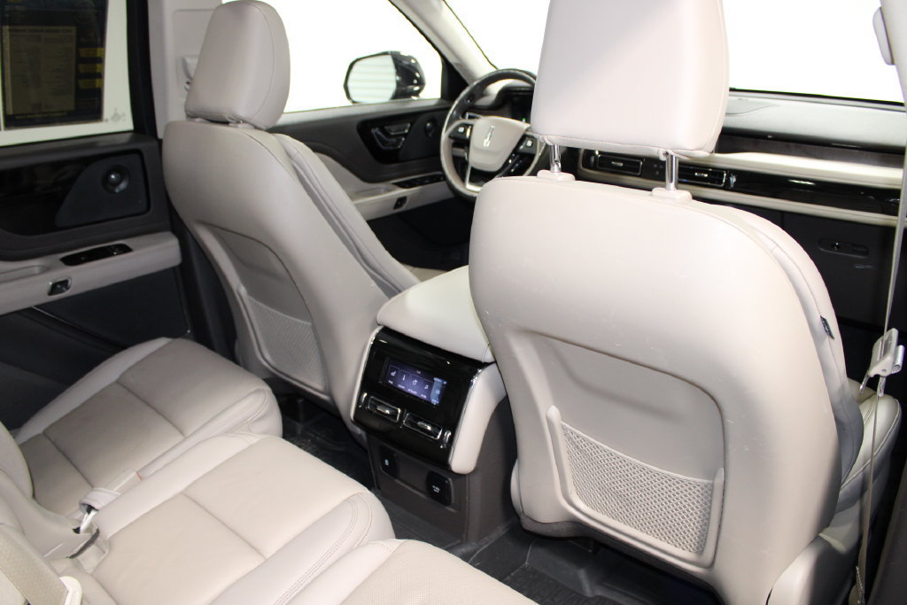 Used 2023 Lincoln Aviator Reserve w/ Equipment Group 201A AWD/4WD image 37
