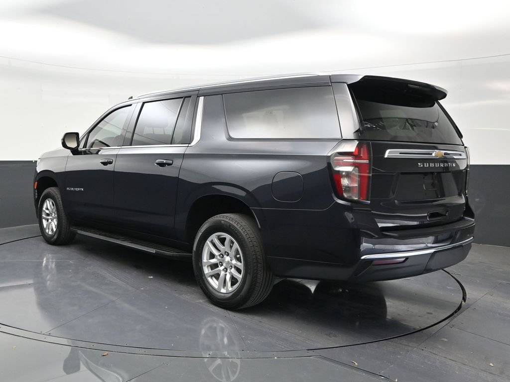 Used 2024 Chevrolet Suburban LS RWD image 3