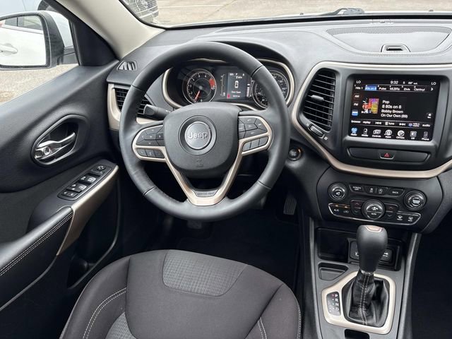 Used 2017 Jeep Cherokee Latitude w/ Comfort/Convenience Group image 13