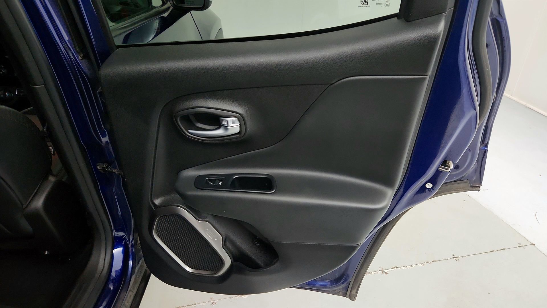 Used 2018 Jeep Renegade Limited w/ UConnect 8.4 Nav Group AWD/4WD image 24