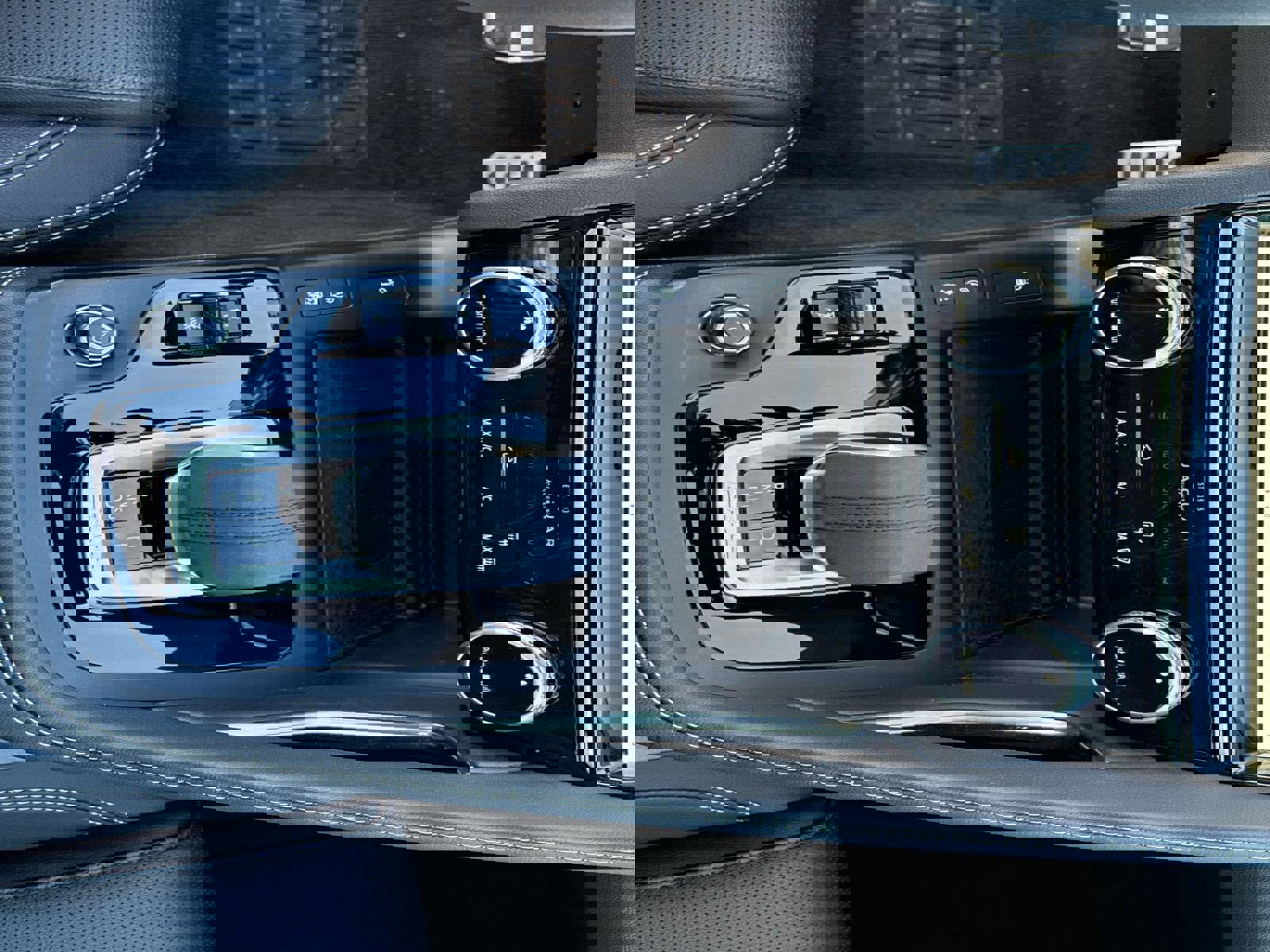 Used 2024 Jaguar E-PACE R-Dynamic SE image 26