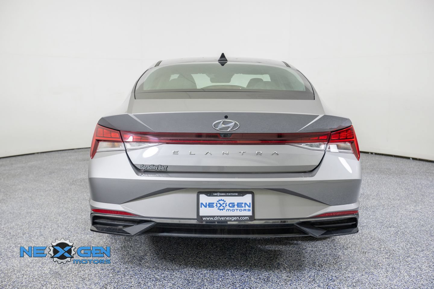 Used 2021 Hyundai Elantra SEL w/ Convenience + Premium Package FWD image 6