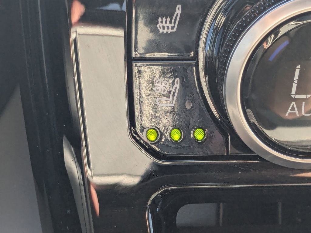 Used 2024 Toyota Highlander Limited image 10