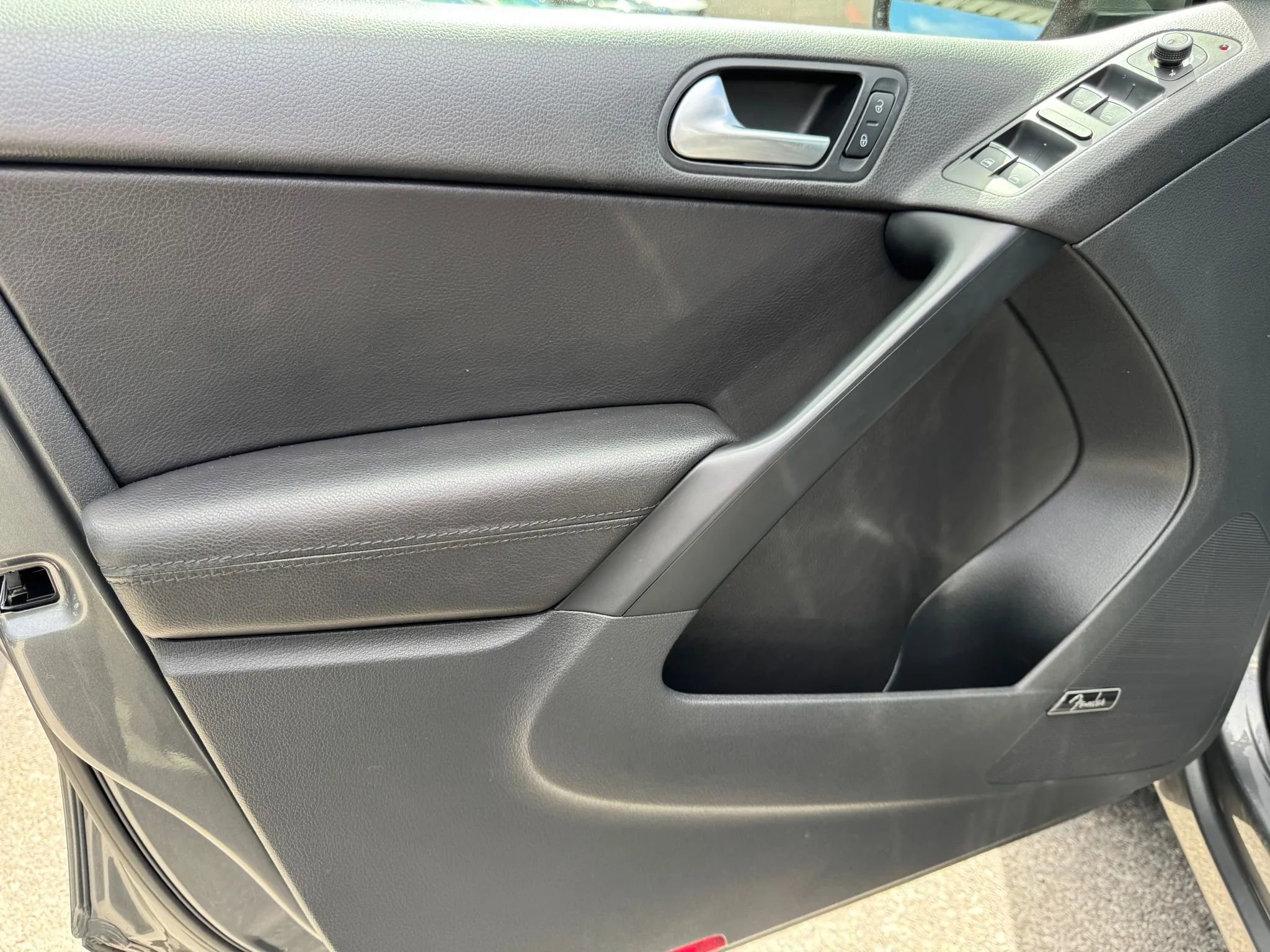 Used 2017 Volkswagen Tiguan SEL image 13