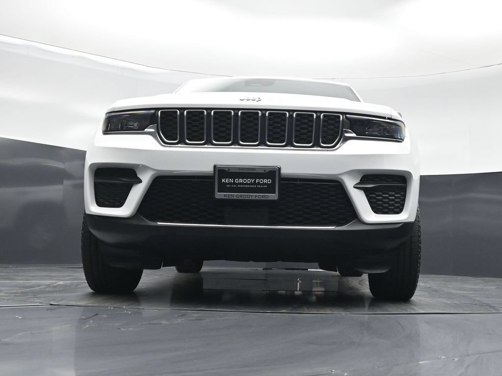Used 2025 Jeep Grand Cherokee Laredo w/ Luxury Tech Group I AWD/4WD image 42