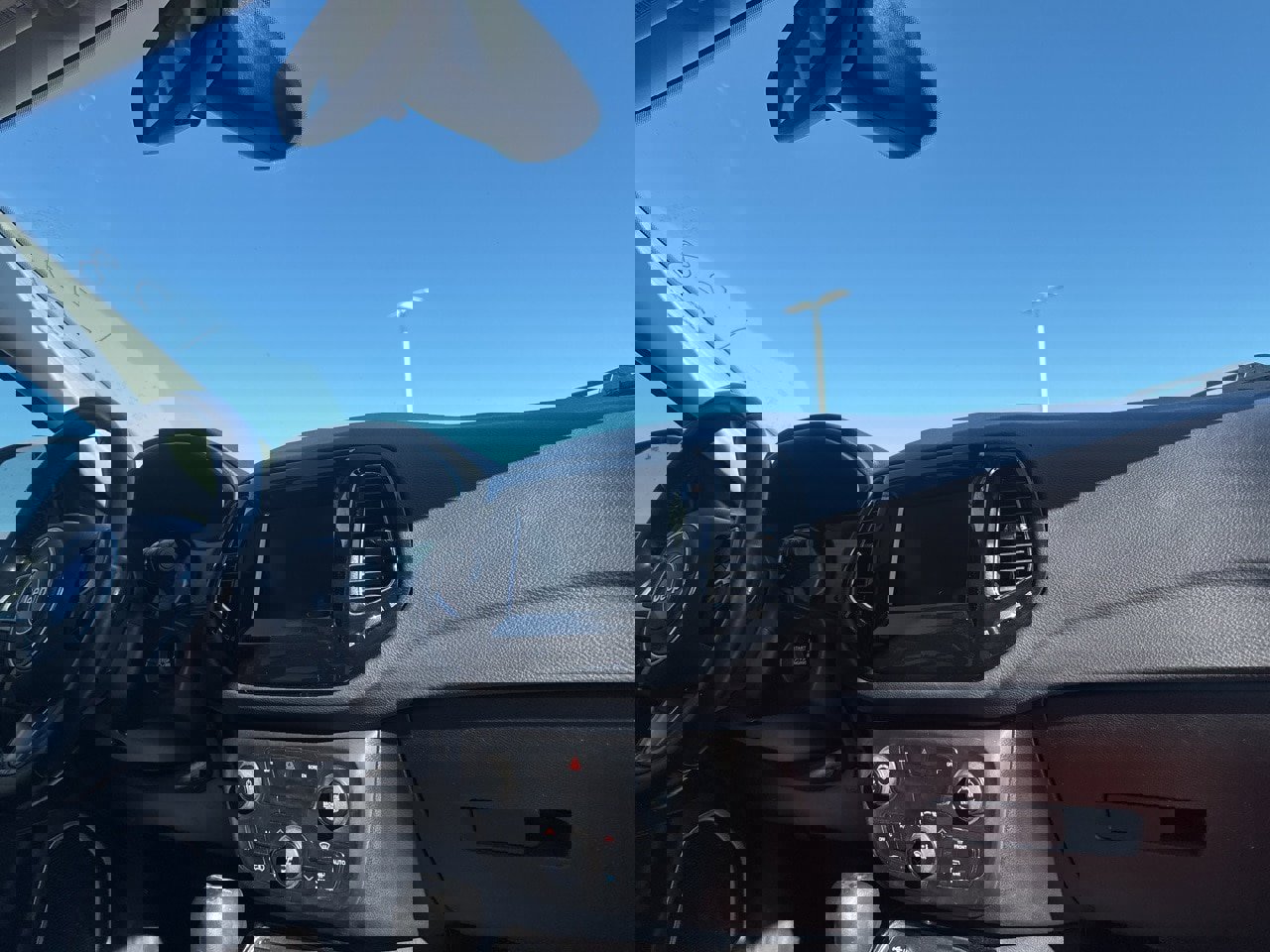 Used 2020 Jeep Compass Latitude image 27