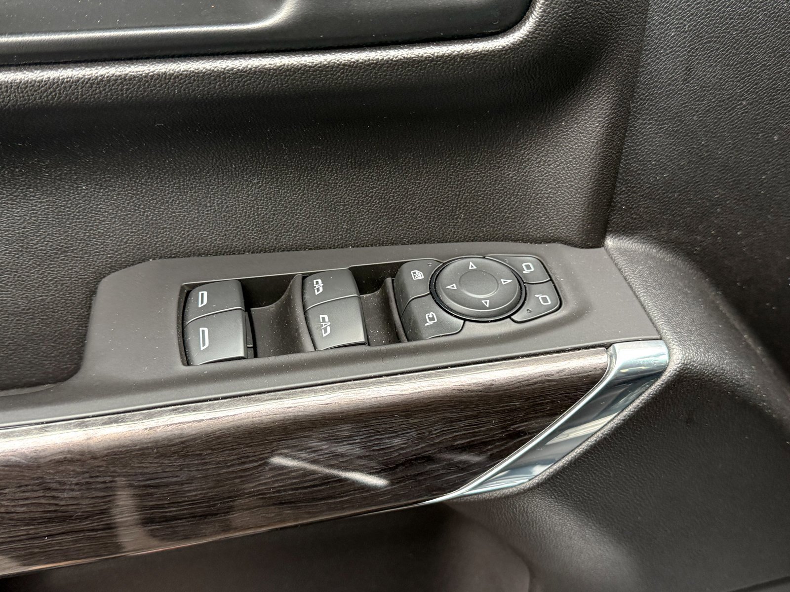 Certified 2021 Chevrolet Silverado 1500 LTZ image 18