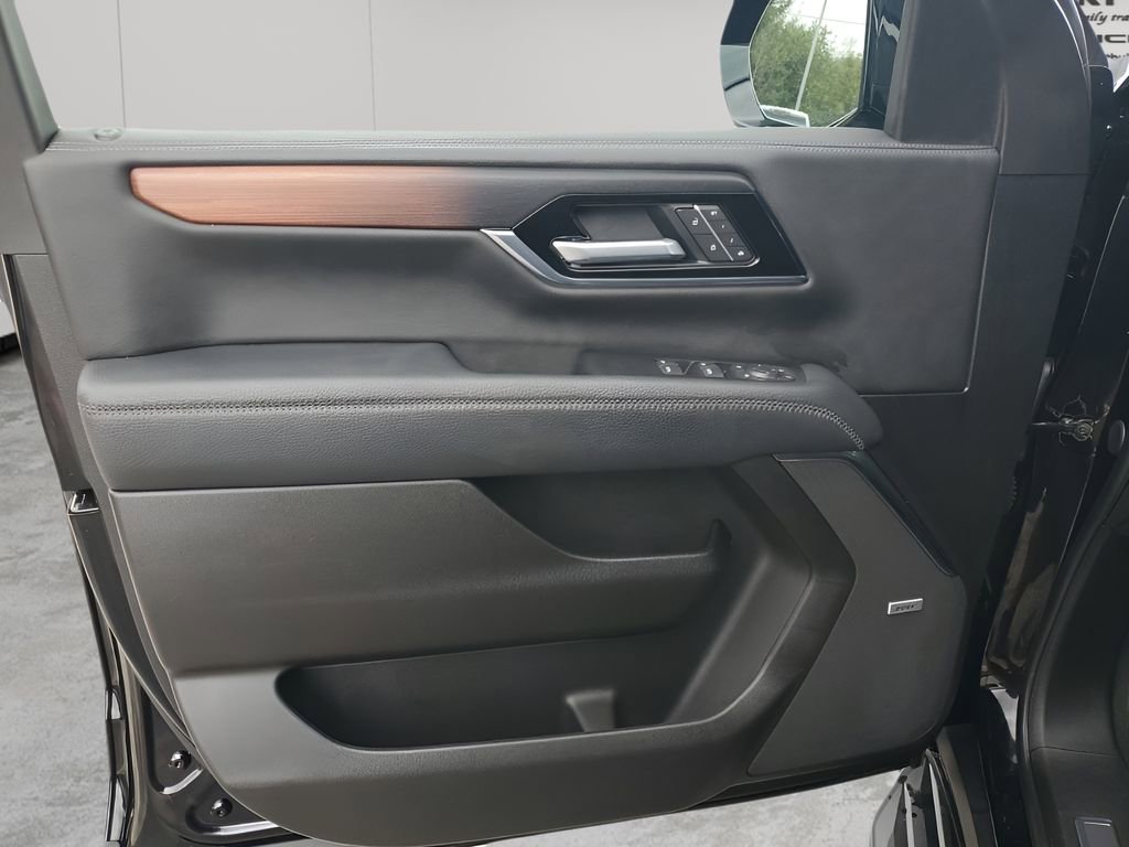 Used 2025 GMC Yukon Denali image 26