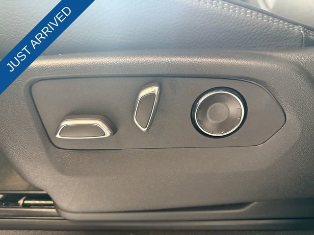 Used 2024 GMC Yukon Denali w/ Advanced Technology Package image 12