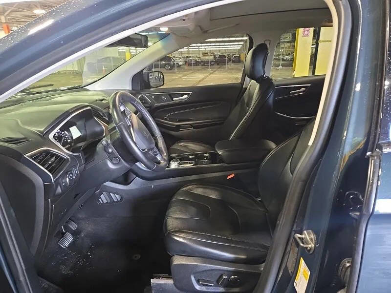 Used 2019 Ford Edge Titanium w/ Equipment Group 301A image 9