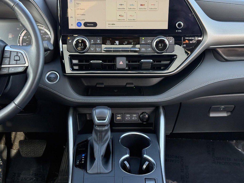 Used 2024 Toyota Highlander XLE image 17