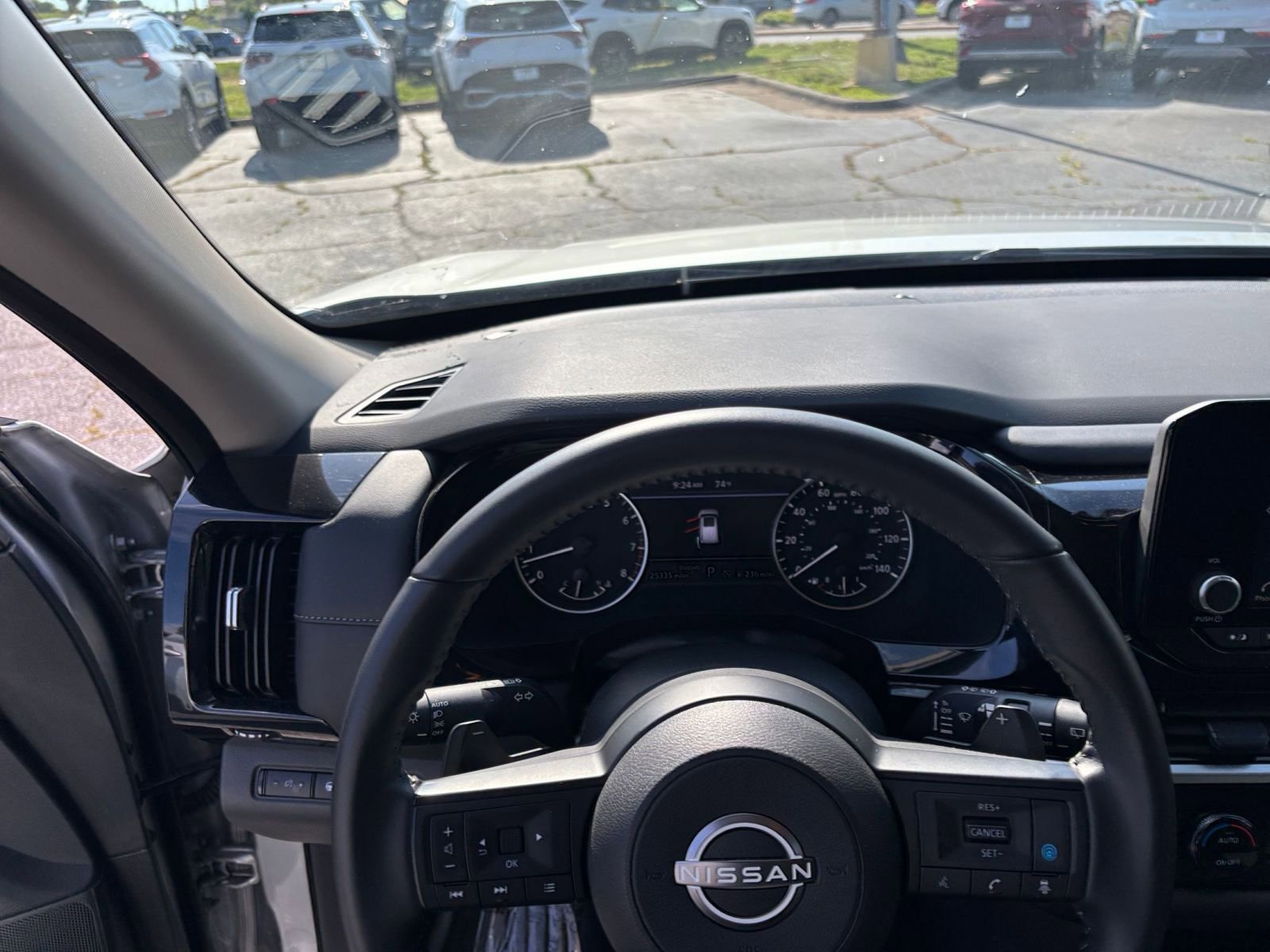 Used 2025 Nissan Pathfinder SV FWD image 31