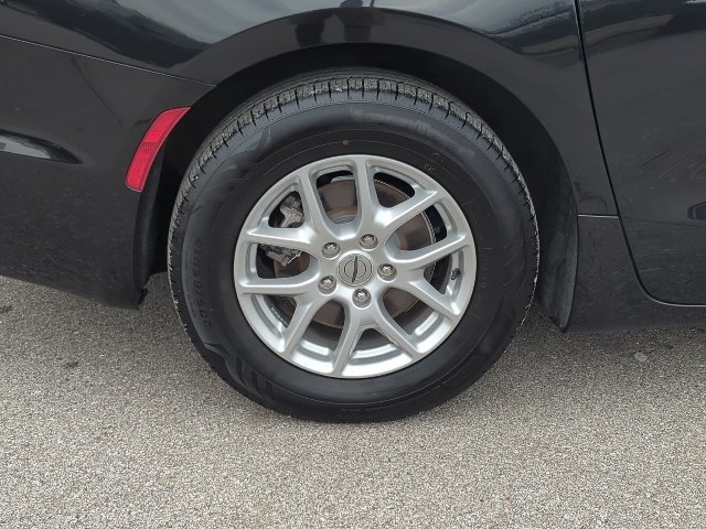 Used 2023 Chrysler Pacifica Touring-L FWD image 33