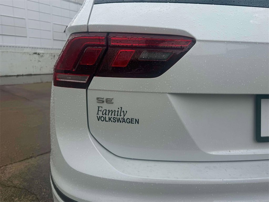 Certified 2024 Volkswagen Tiguan SE R-Line image 9