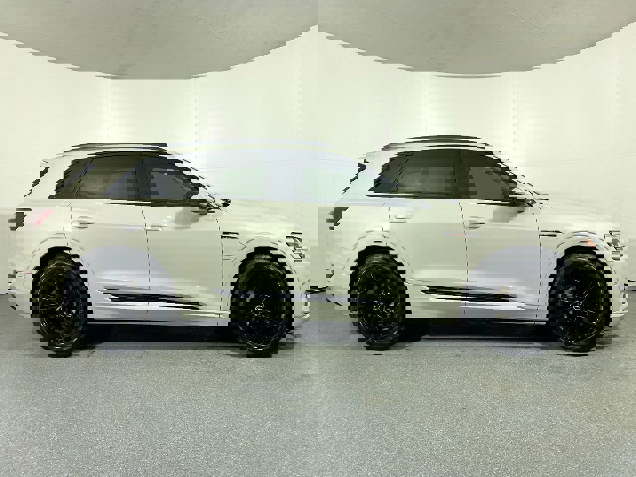 Certified 2021 Audi e-tron Premium w/ Convenience Plus Package image 38