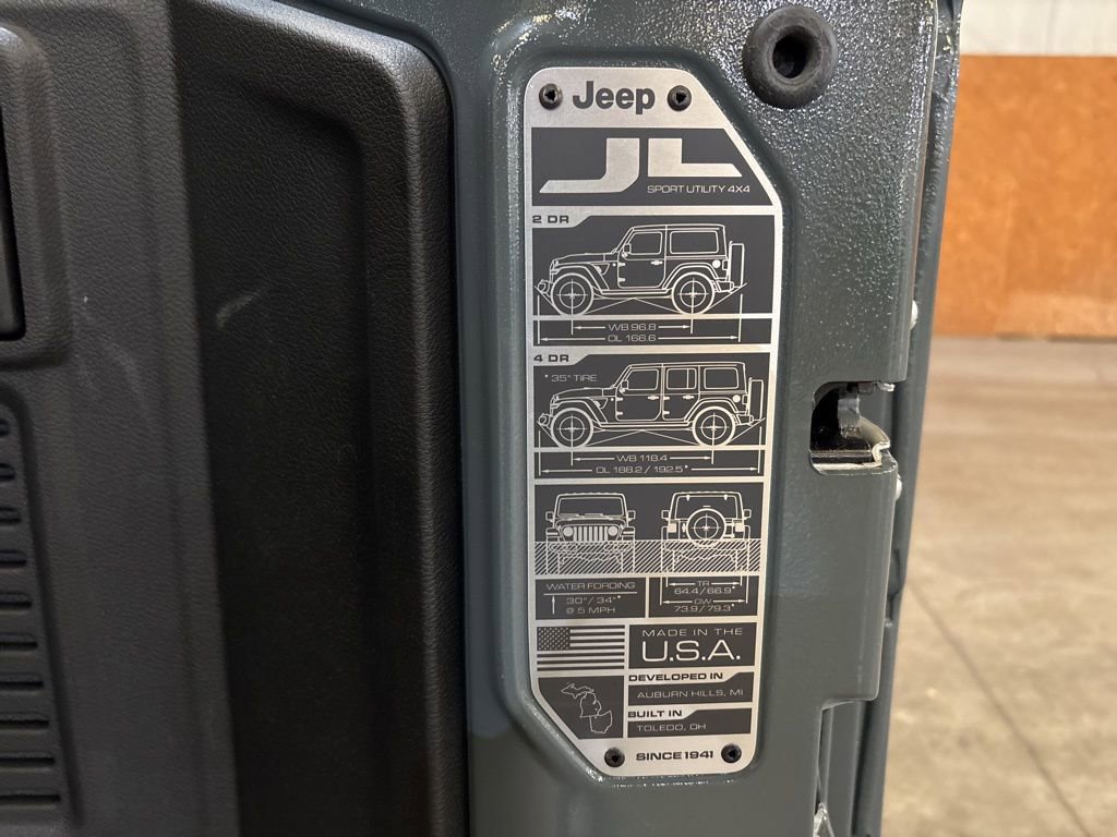 Used 2025 Jeep Wrangler Unlimited Sahara image 13