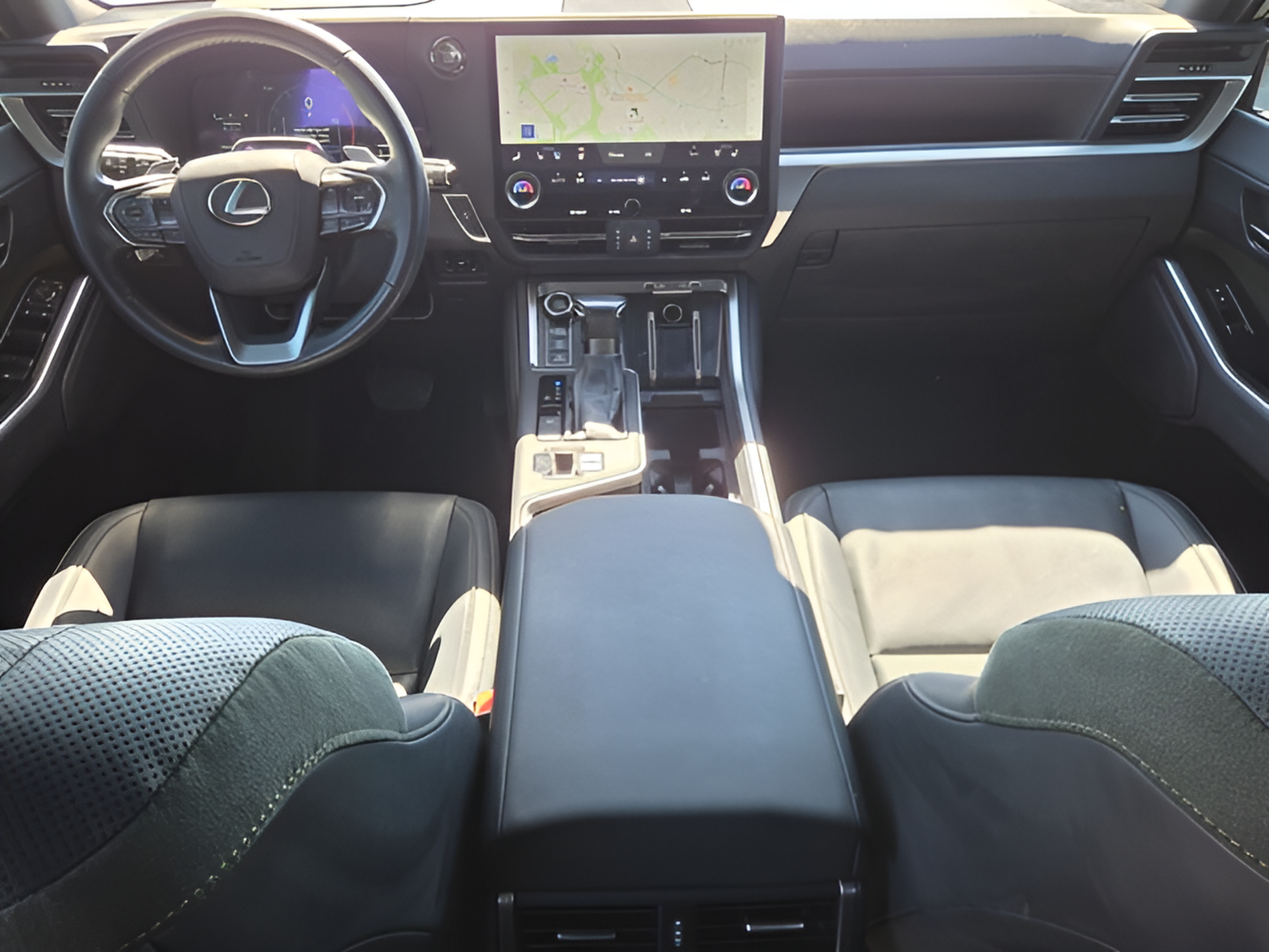 Used 2024 Lexus GX 550 AWD/4WD image 11