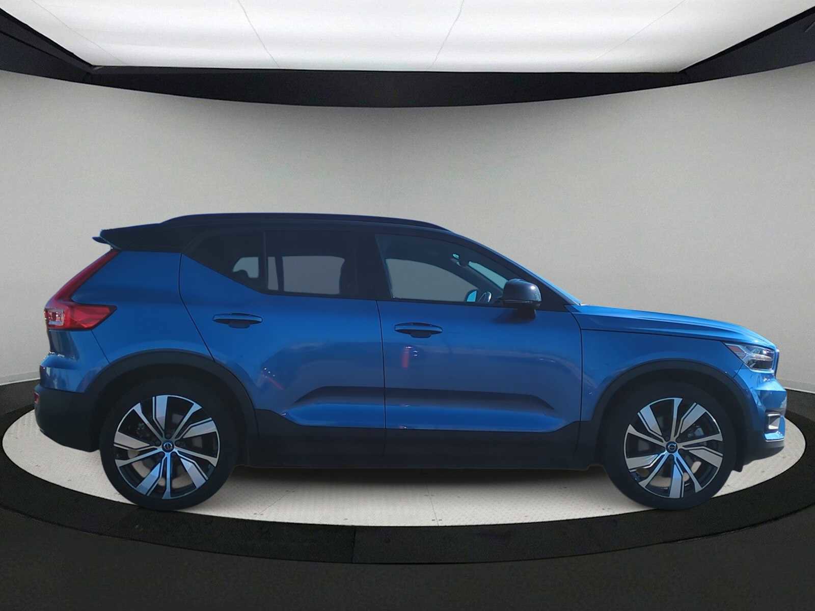 Used 2021 Volvo XC40 P8 Recharge w/ Advanced Package image 9
