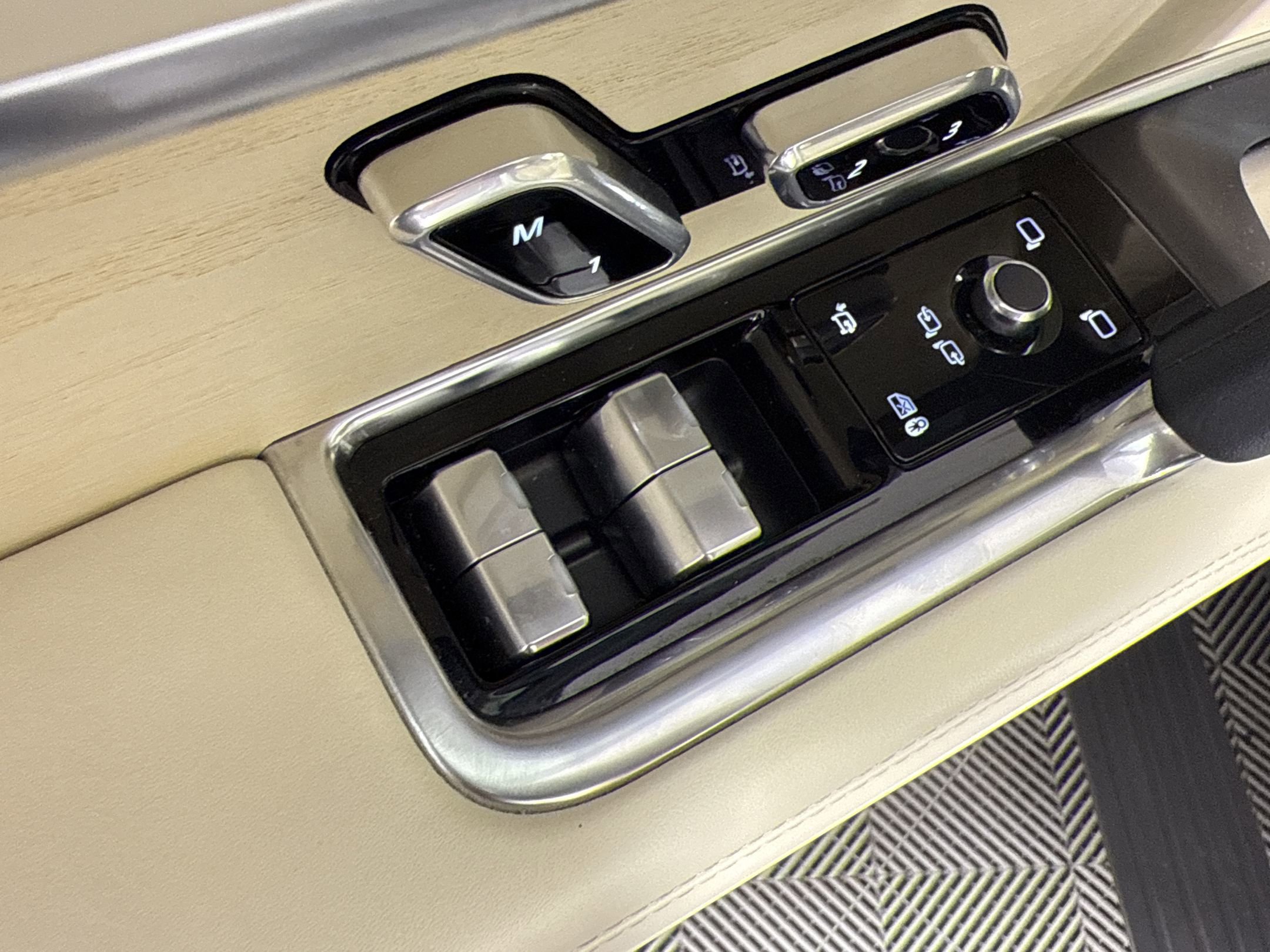 Used 2023 Land Rover Range Rover SE image 11