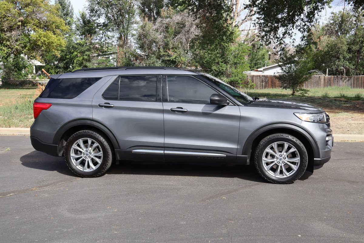 Used 2021 Ford Explorer XLT w/ Equipment Group 202A AWD/4WD image 3