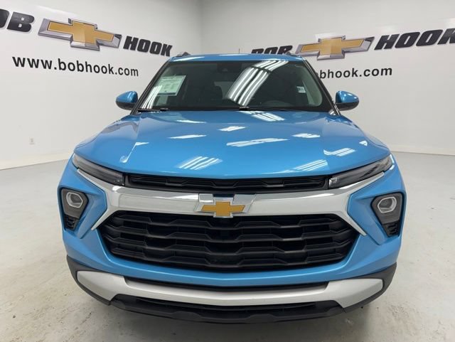 Used 2025 Chevrolet TrailBlazer LT AWD/4WD image 2