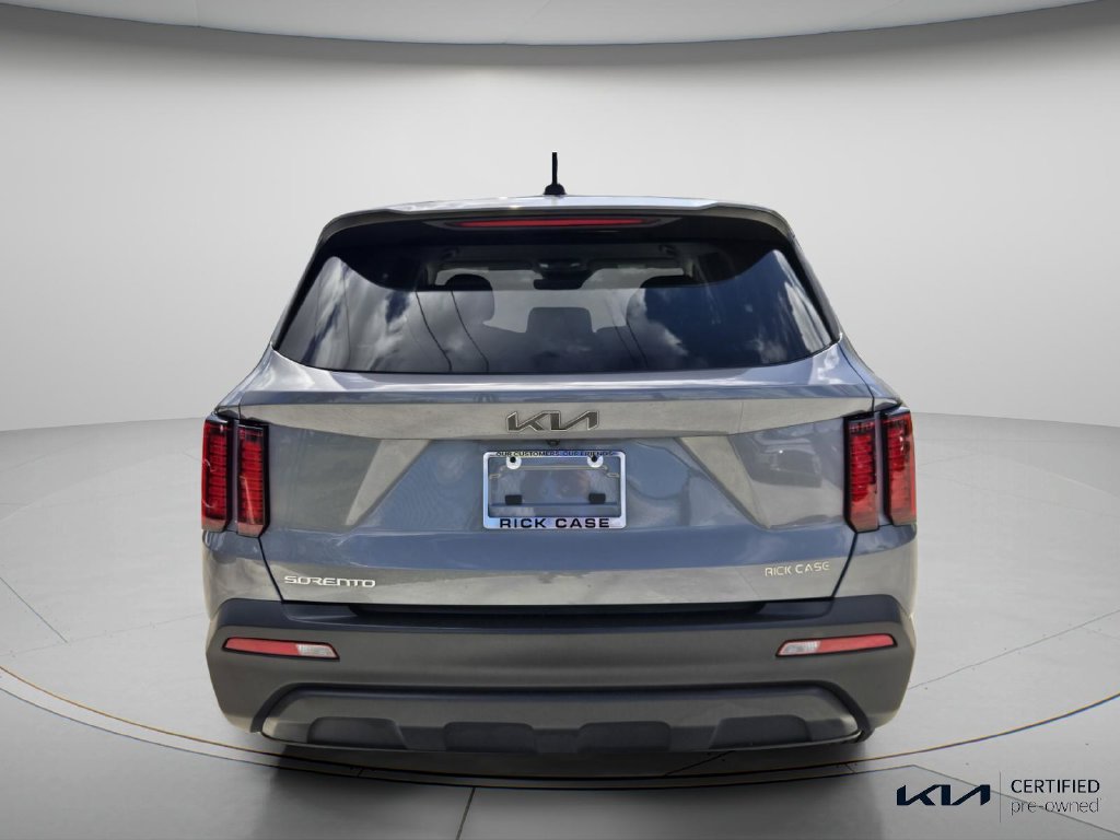 Certified 2023 Kia Sorento LX FWD image 6