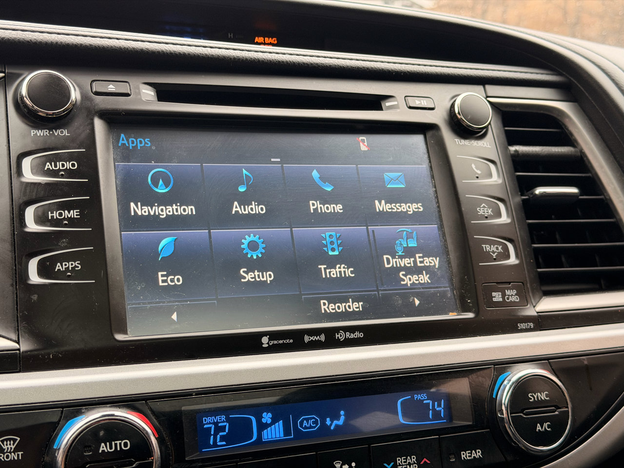 Used 2017 Toyota Highlander SE w/ Carpet Mat Package image 30