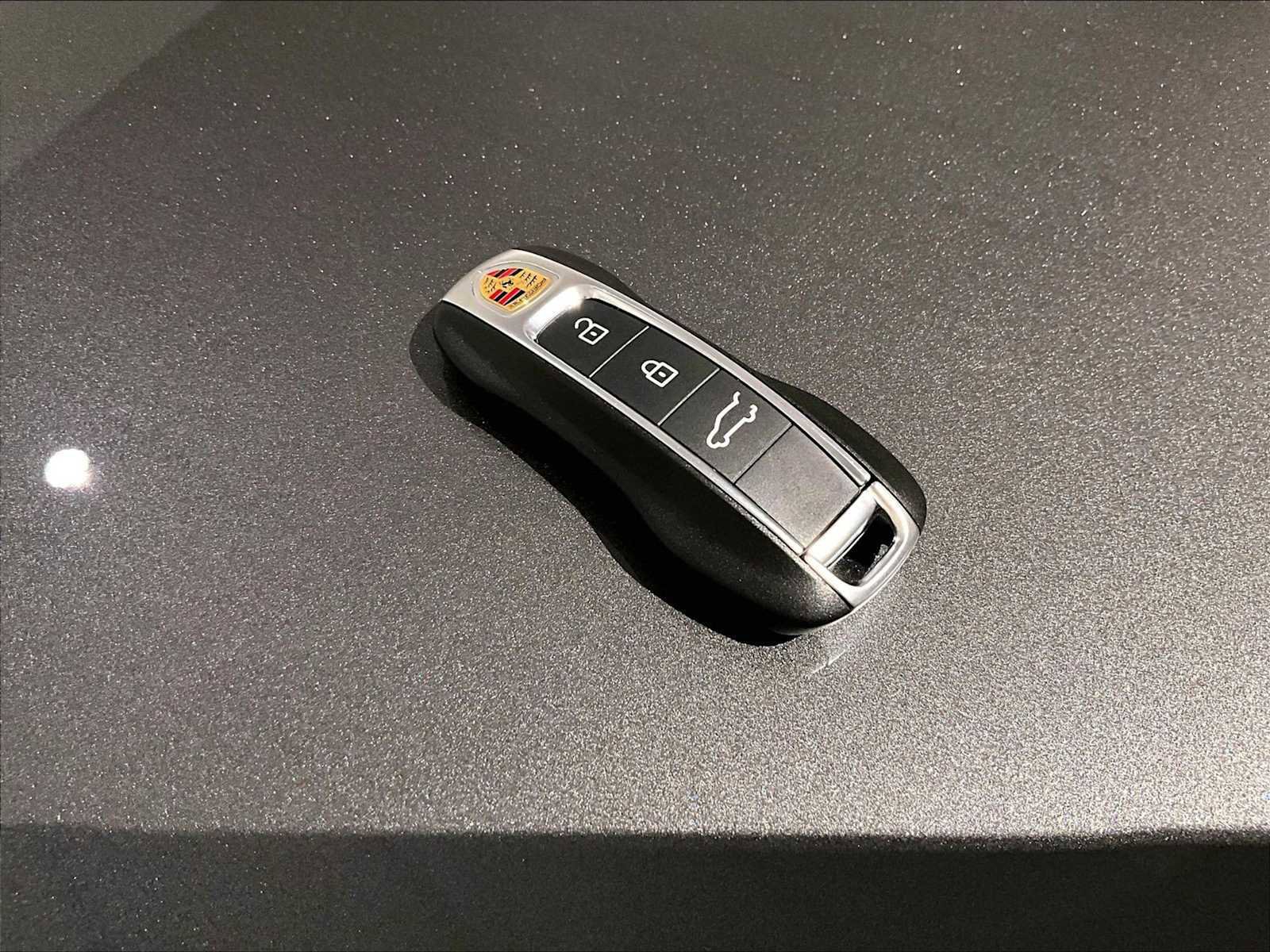 Used 2025 Porsche Cayenne E-Hybrid image 35