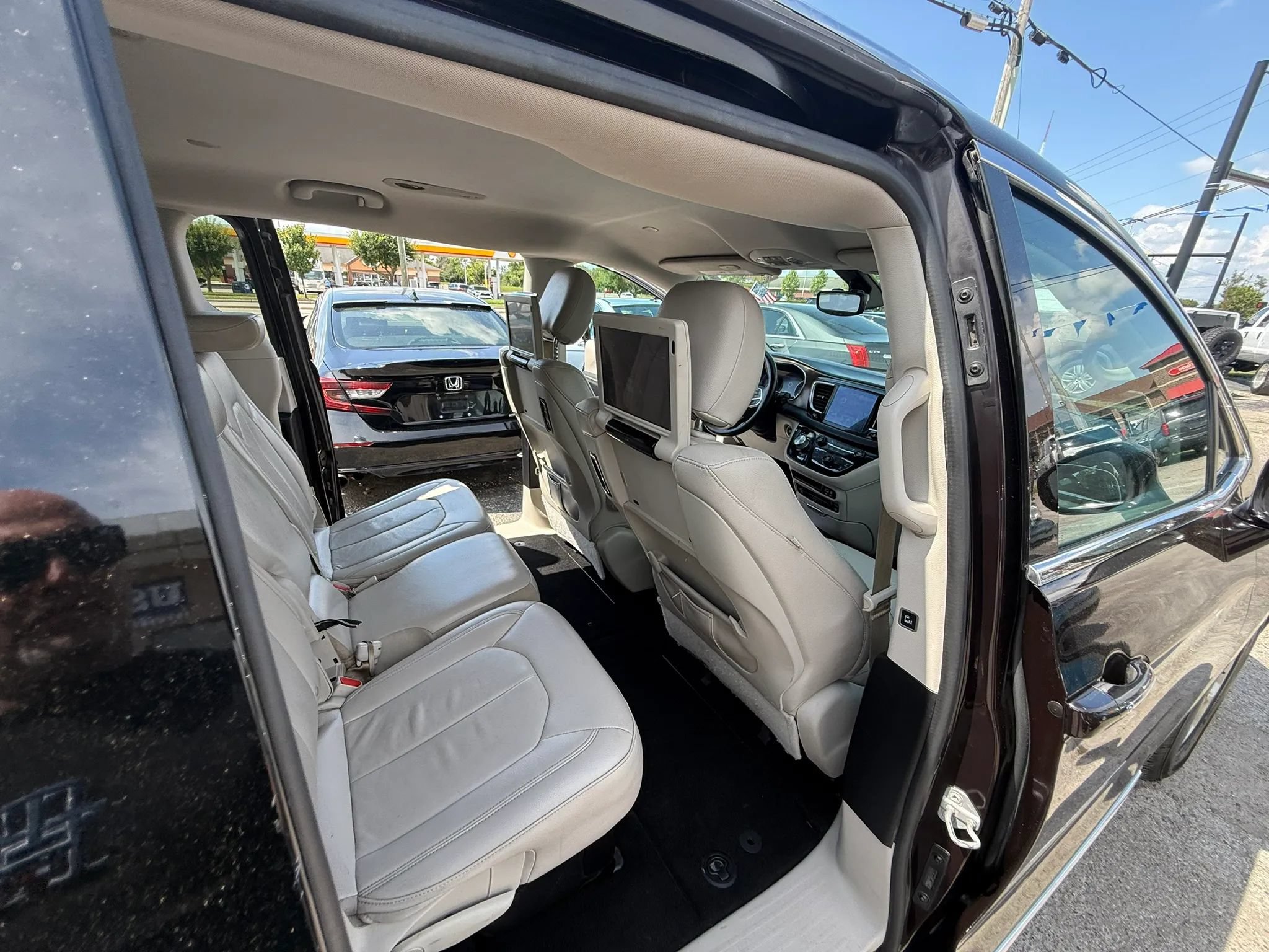 Used 2017 Chrysler Pacifica Touring-L Plus FWD image 21