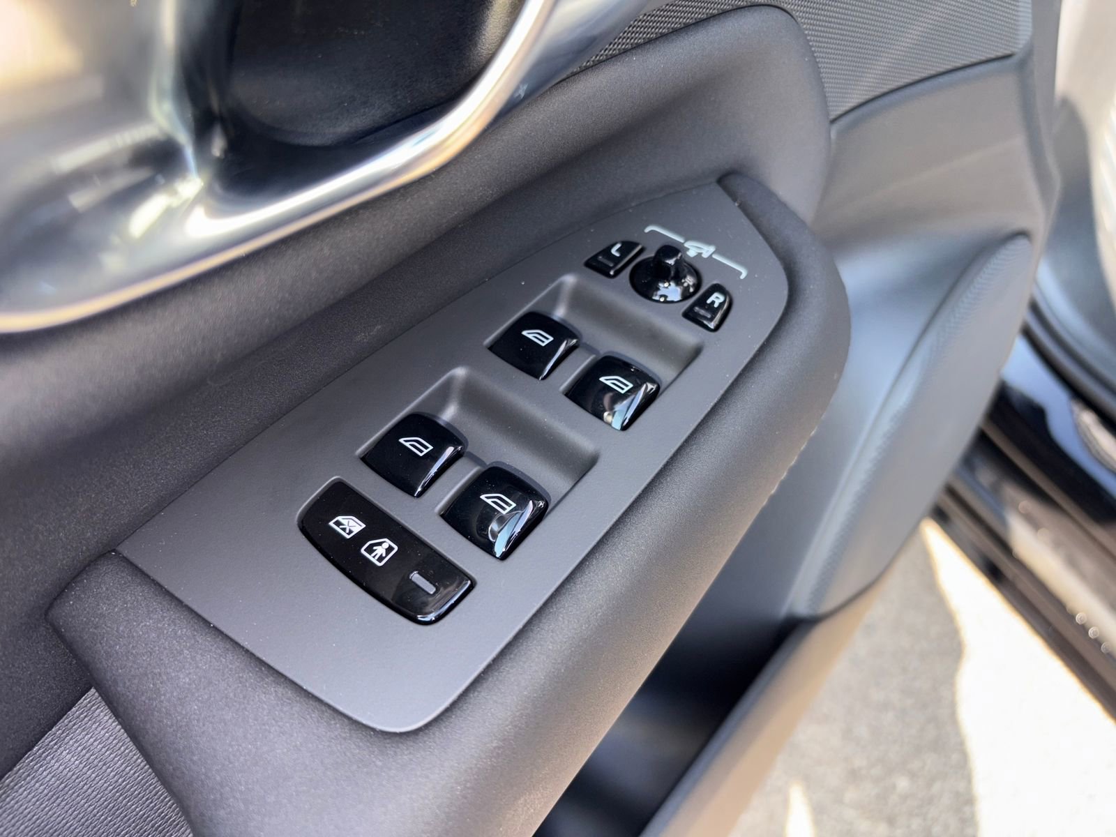 New 2026 Volvo XC90 B6 Plus w/ Protection Package Premier image 10