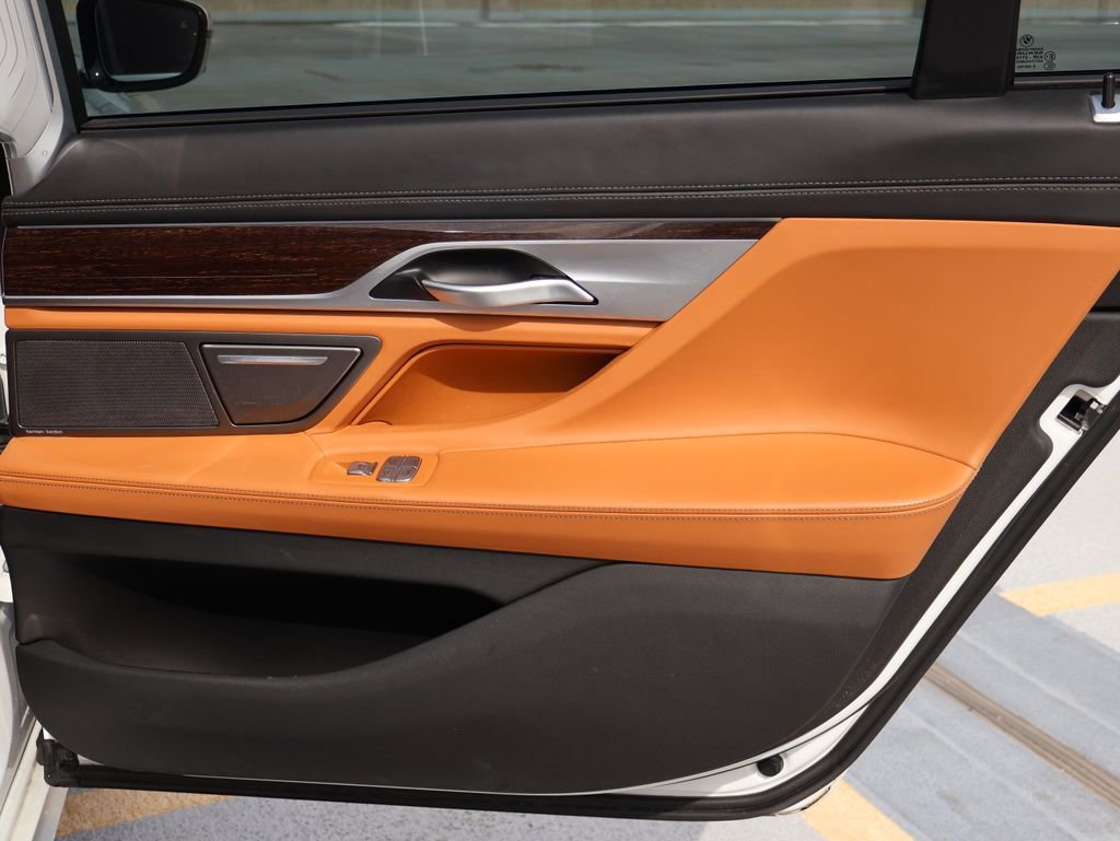 Used 2021 BMW 740i xDrive w/ Premium Package image 16