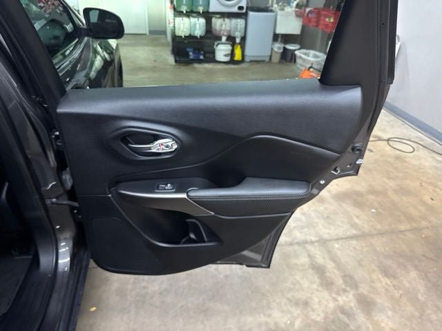 Used 2021 Jeep Cherokee Latitude Lux FWD image 25