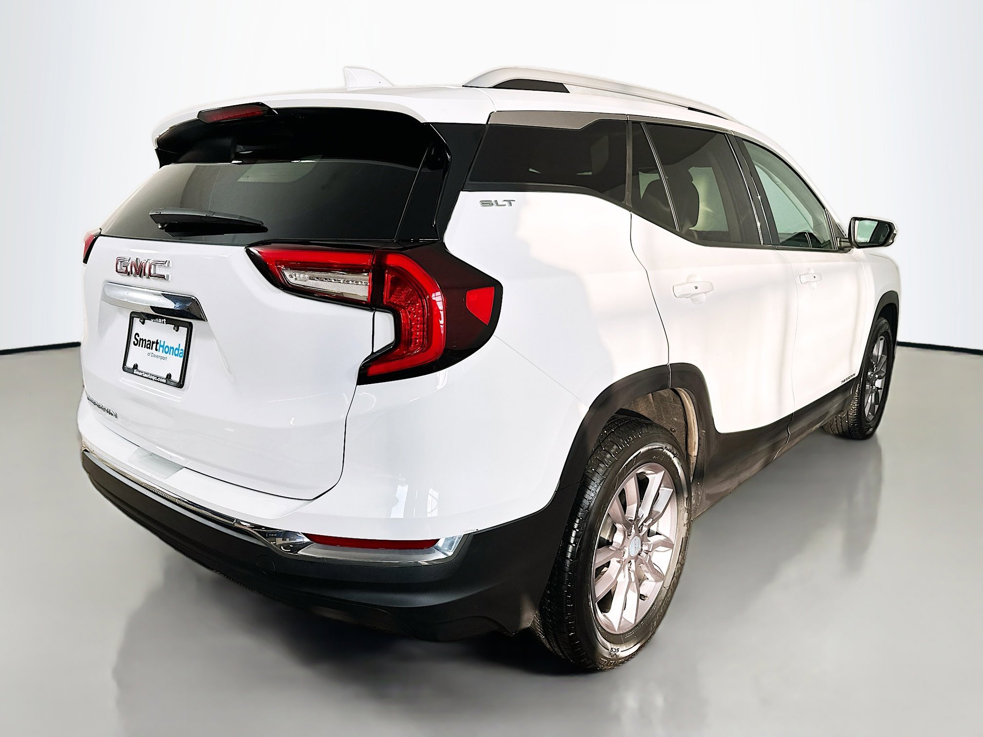 Used 2024 GMC Terrain SLT image 7