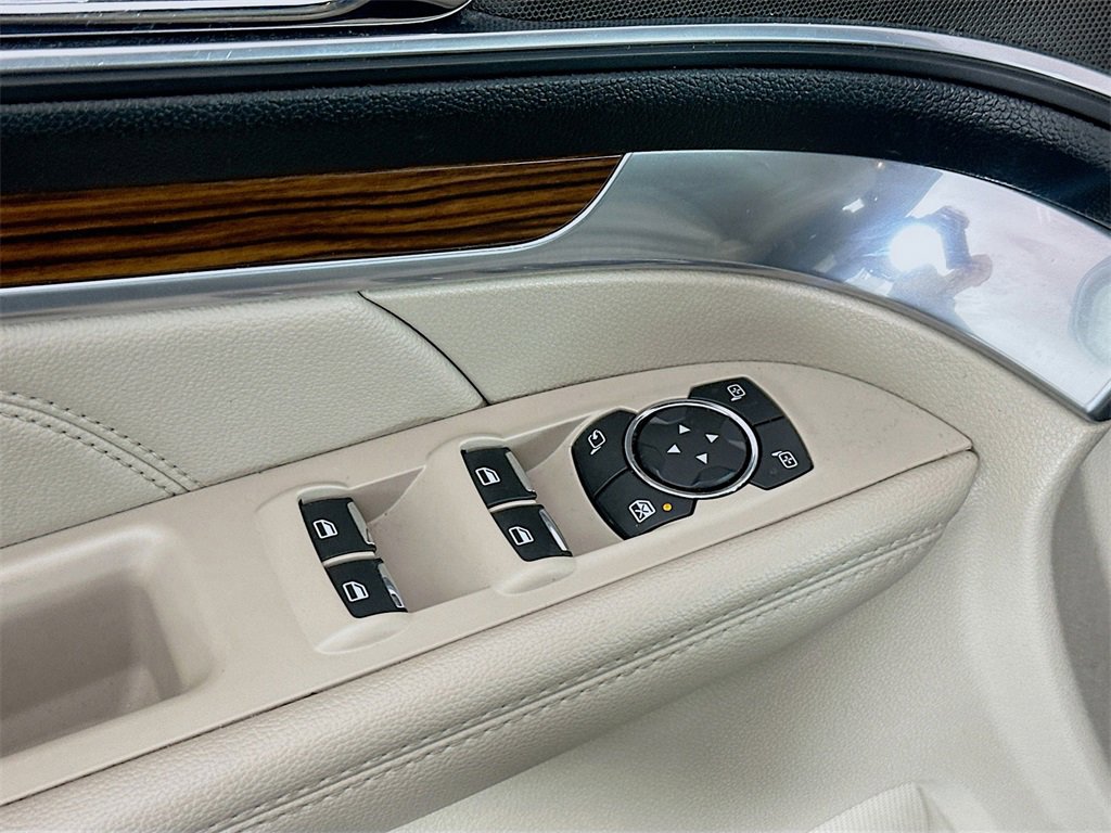 Used 2018 Ford Explorer Limited w/ Class II Trailer Tow Package image 18