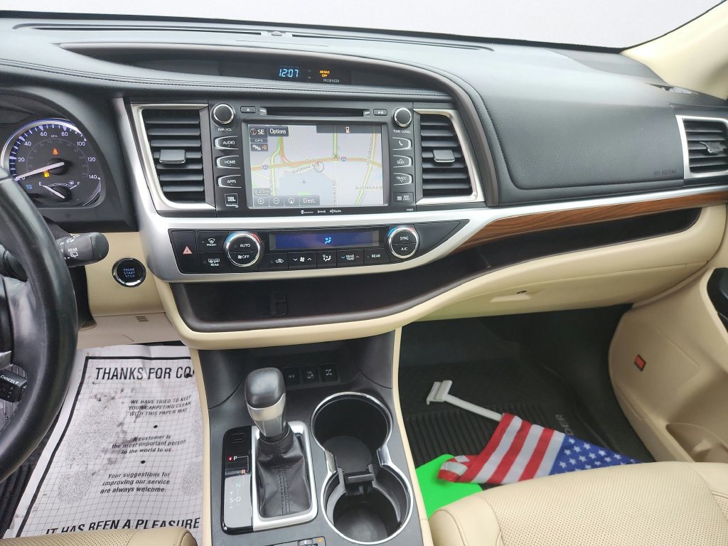 Used 2019 Toyota Highlander Limited AWD/4WD image 18