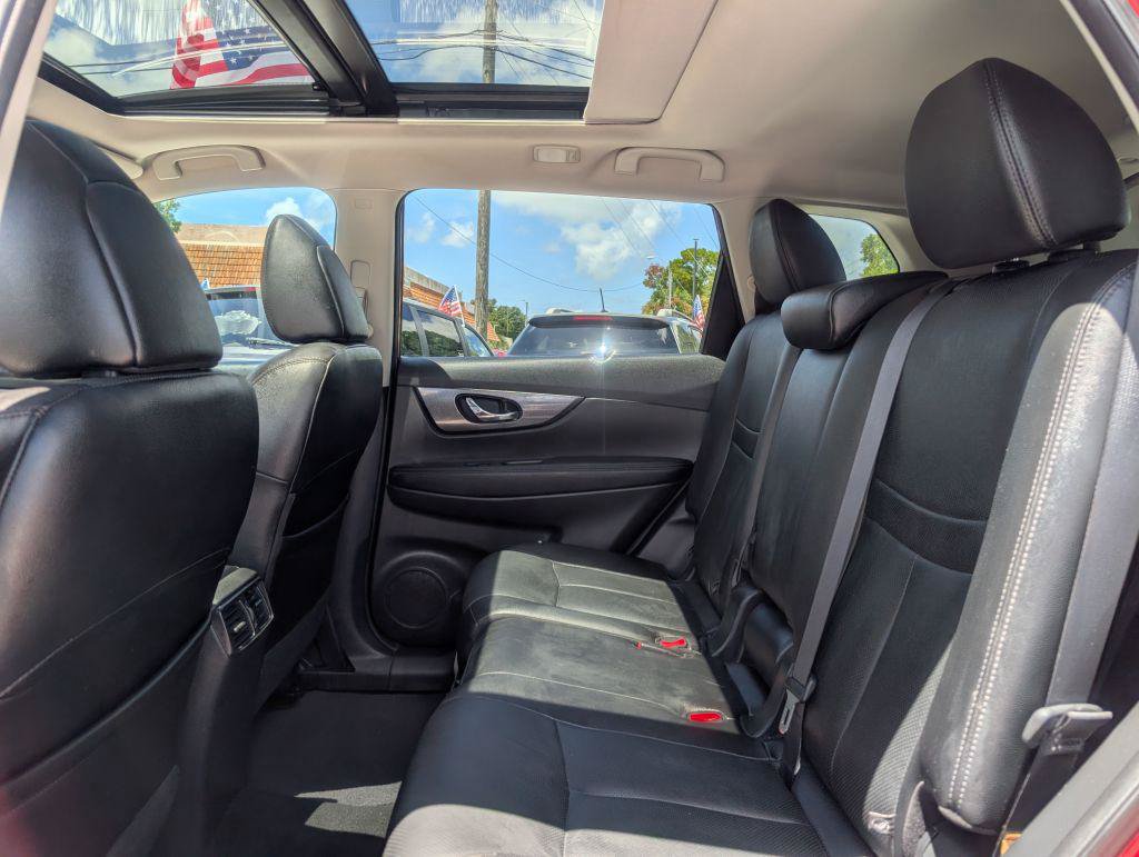 Used 2016 Nissan Rogue SL w/ SL Premium Package FWD image 10