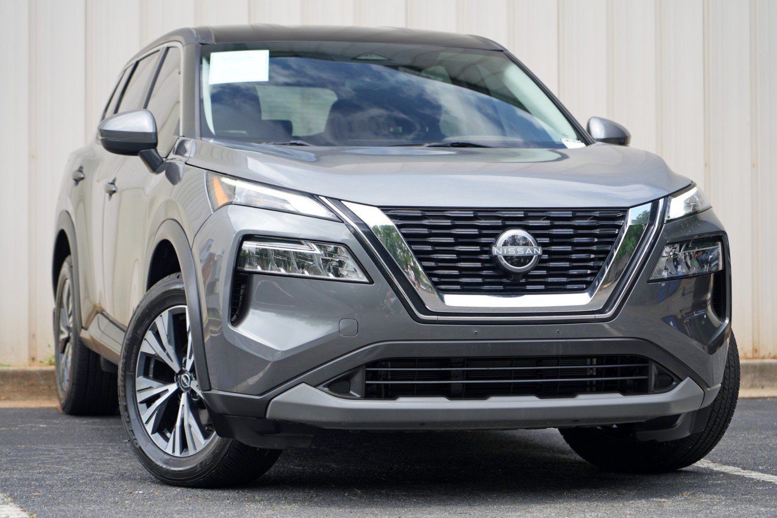 Used 2022 Nissan Rogue SV FWD image 2